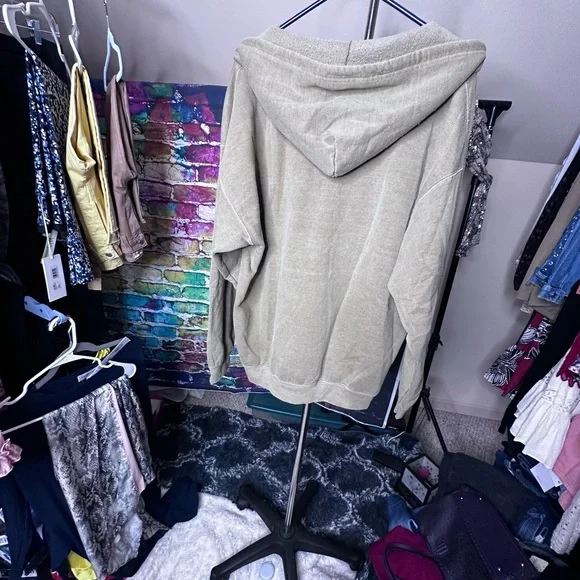 URBAN OUTFITTERS KHAKI DISTRESSED HOODIE. SIZE LARGE NWT - Picture 5 of 5